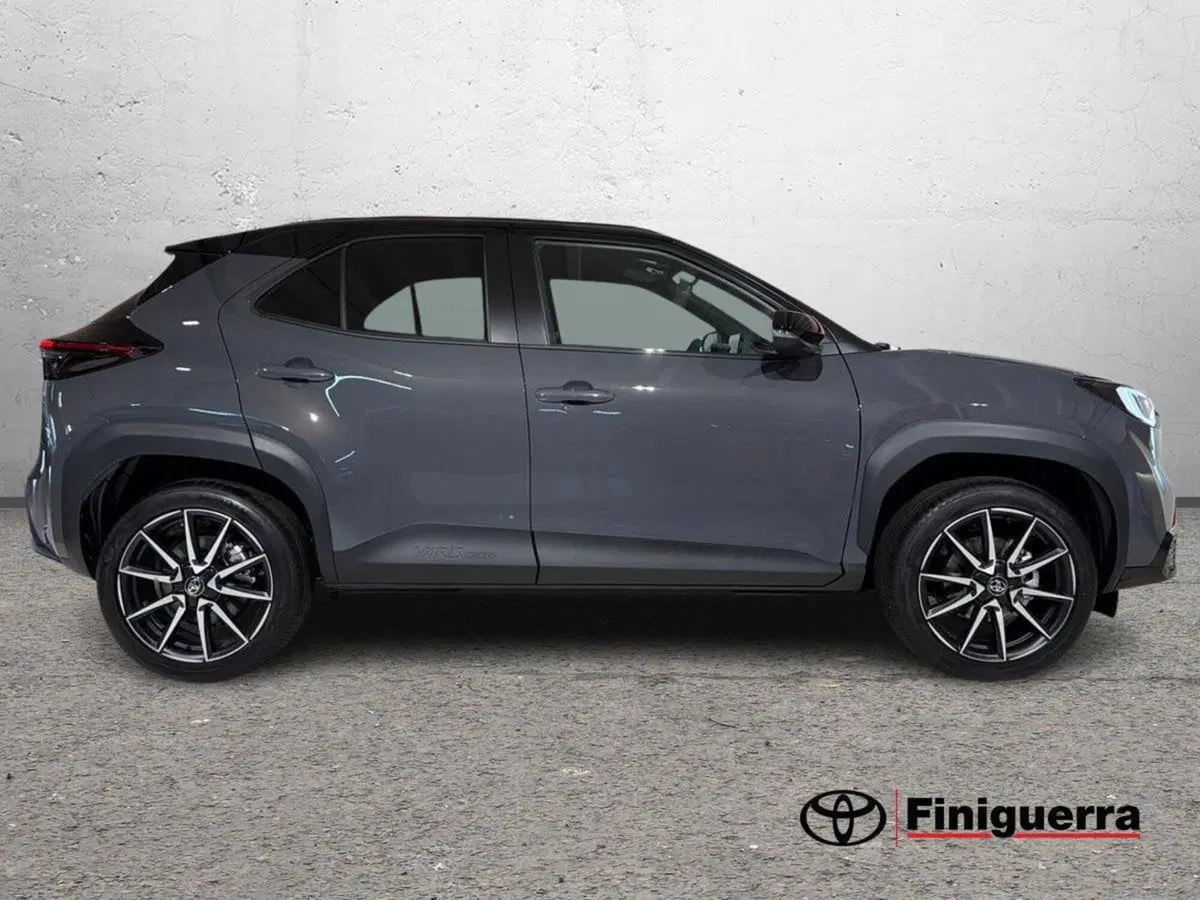 Toyota Yaris Cross nuova a Lecco (5)
