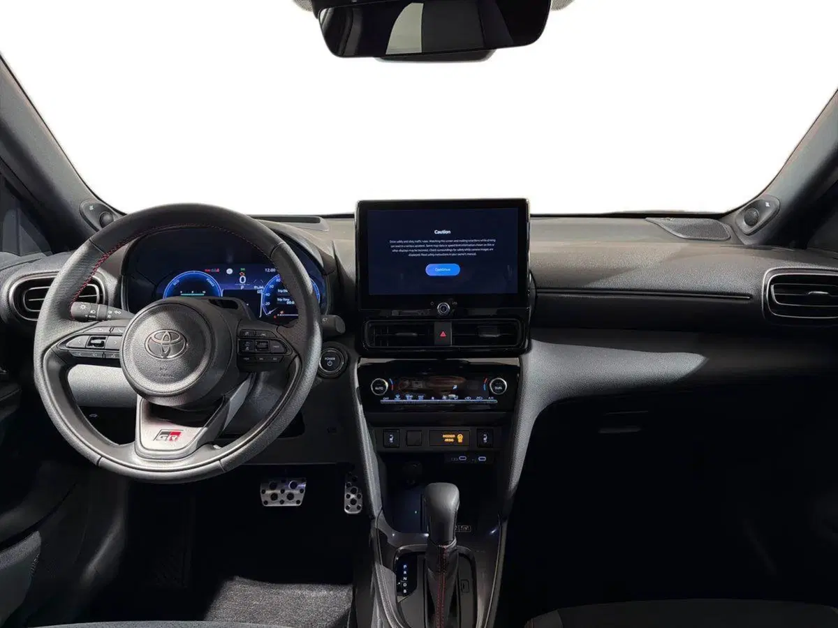 Toyota Yaris Cross nuova a Lecco (8)