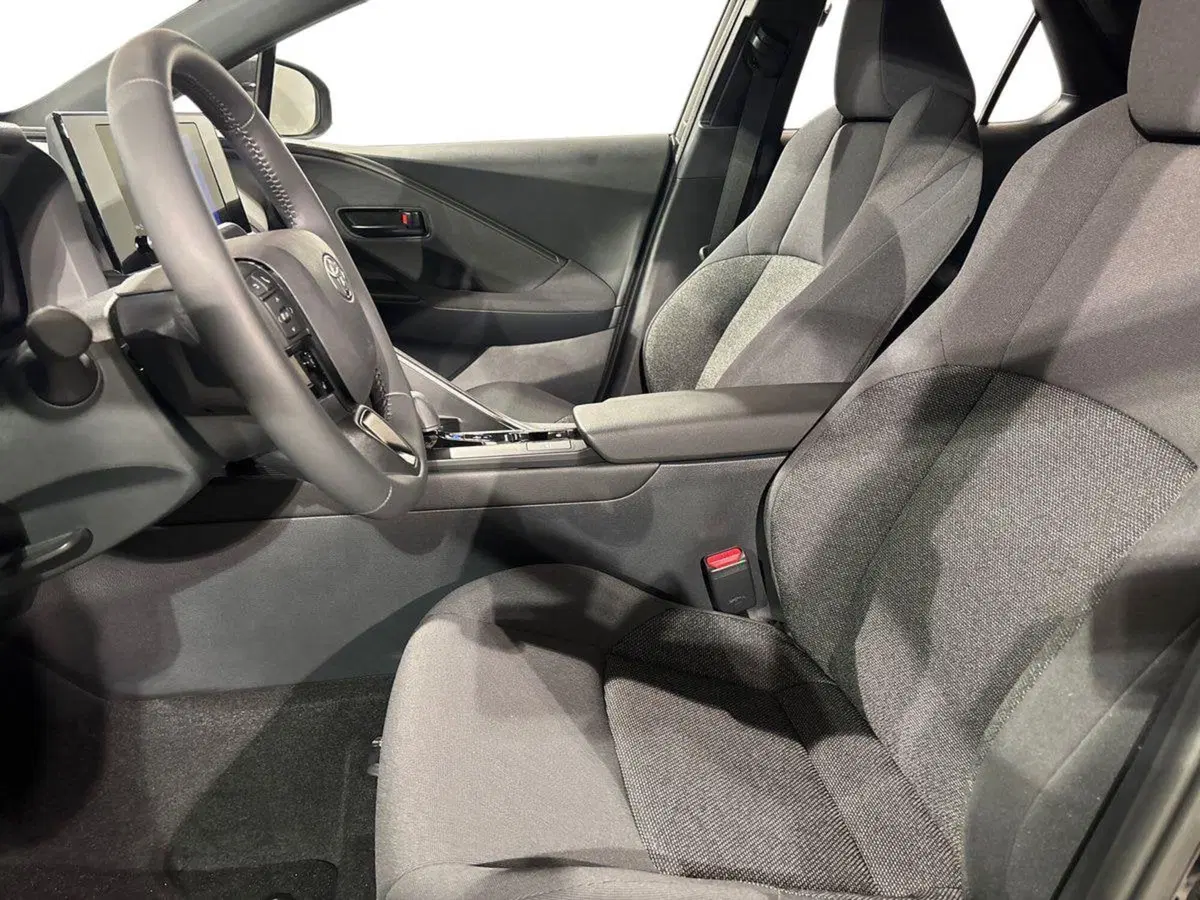 Toyota Toyota C-HR nuova a Lecco (10)