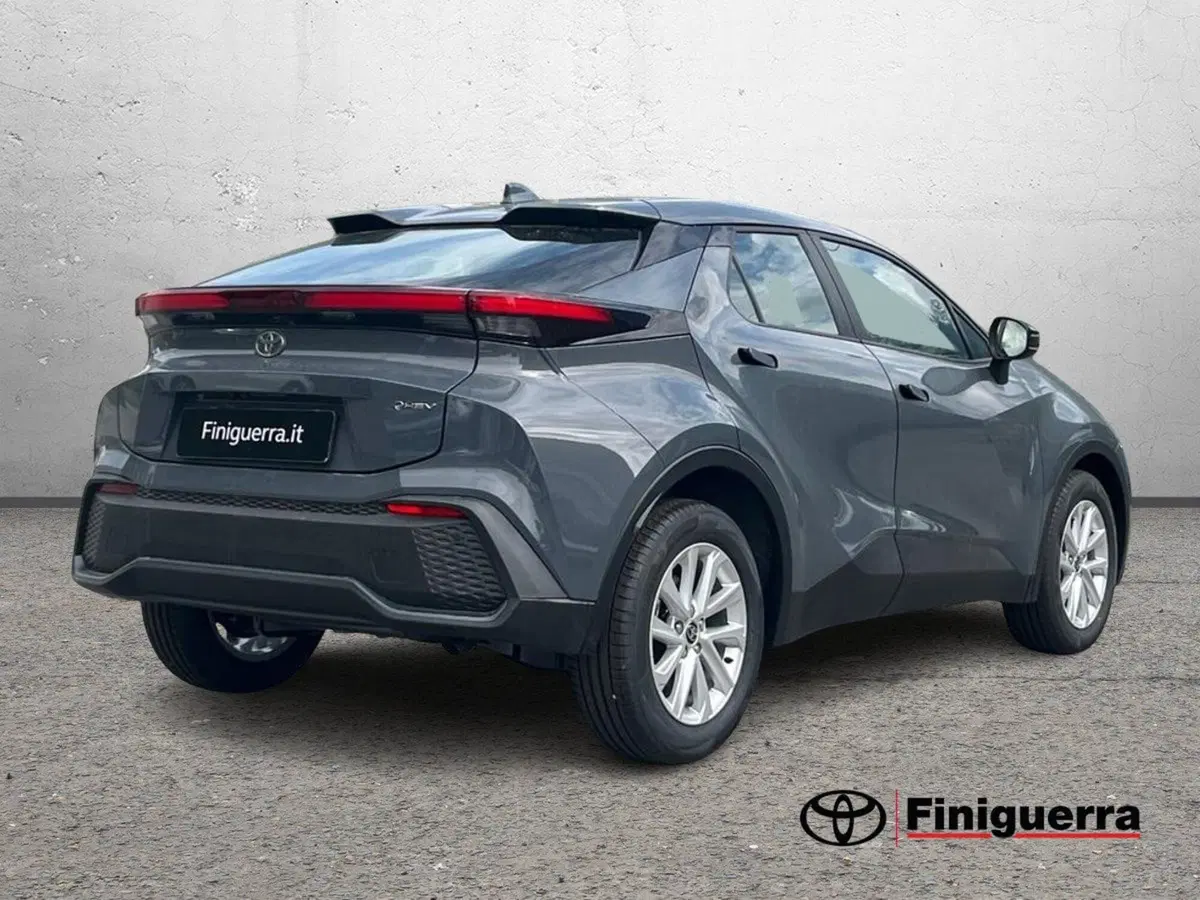 Toyota Toyota C-HR nuova a Lecco (4)