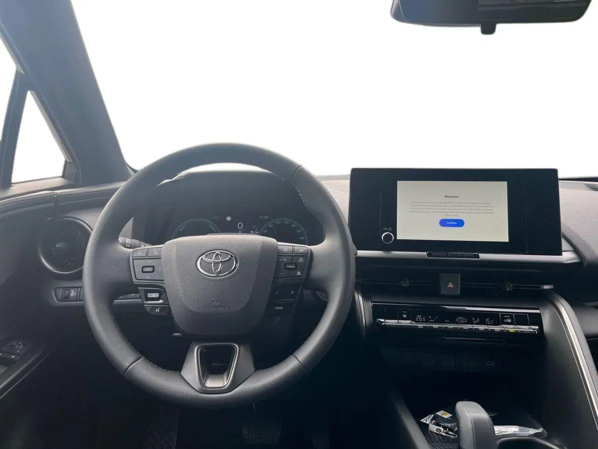 Toyota Toyota C-HR nuova a Lecco (8)