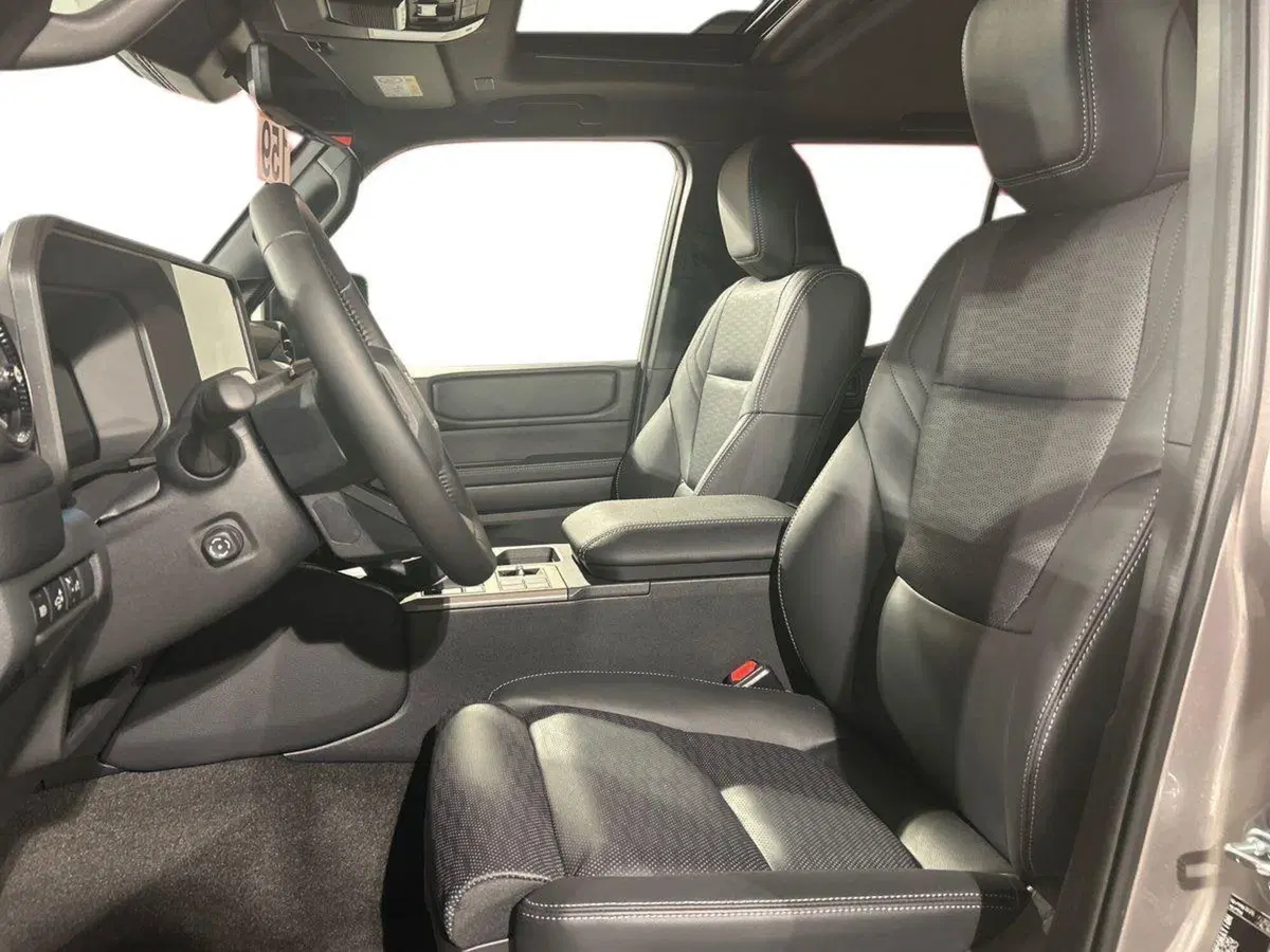 Toyota Land Cruiser nuova a Lecco (10)