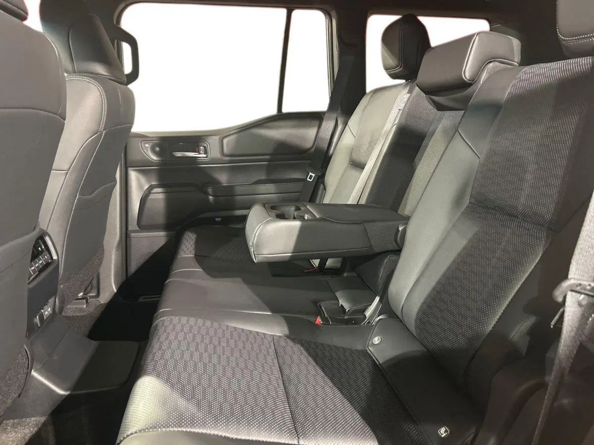 Toyota Land Cruiser nuova a Lecco (11)