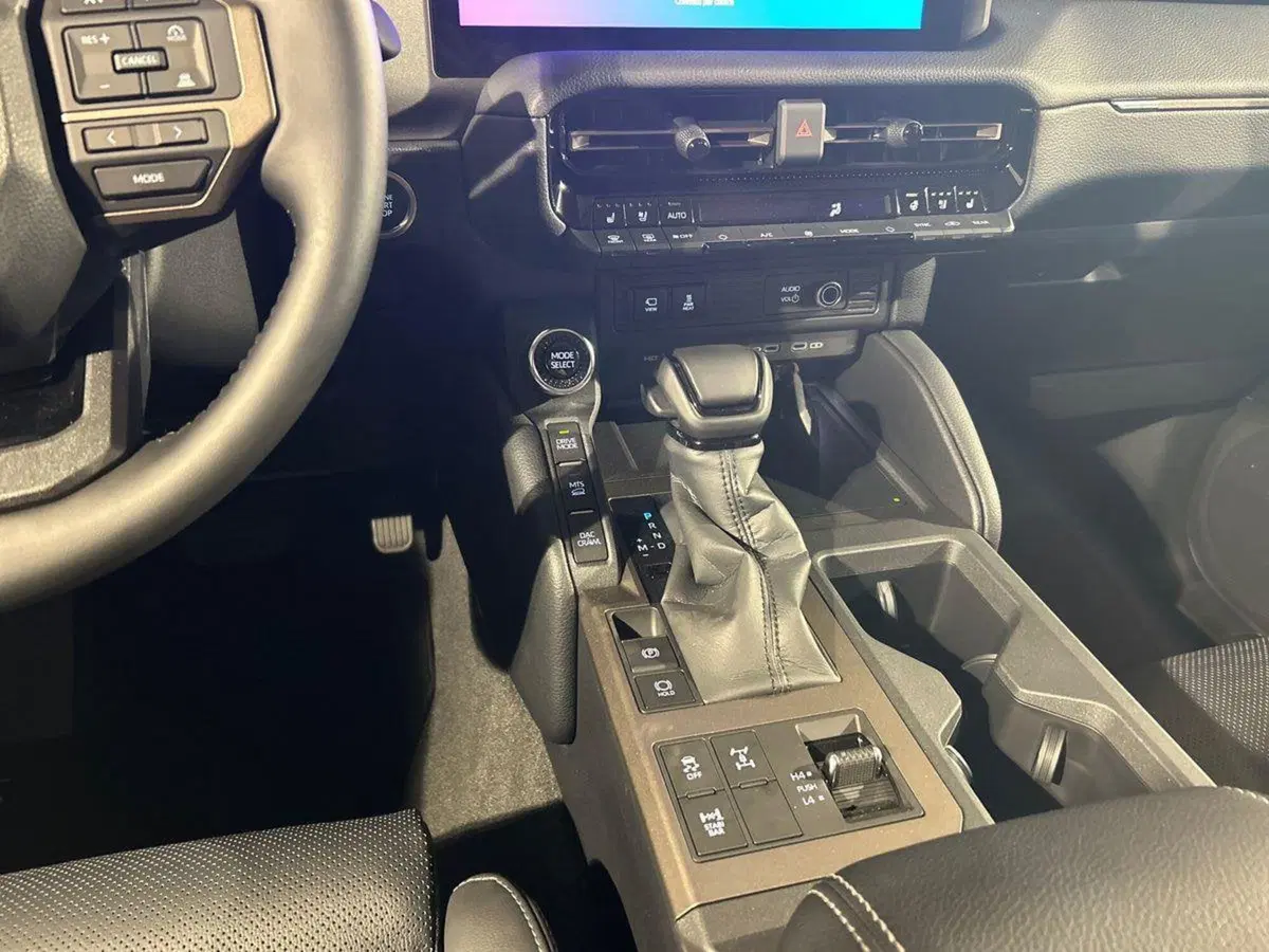 Toyota Land Cruiser nuova a Lecco (13)