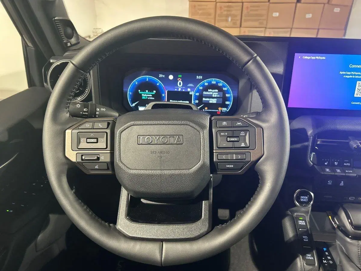 Toyota Land Cruiser nuova a Lecco (14)