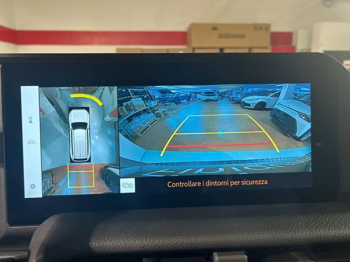 Toyota Land Cruiser nuova a Lecco (15)