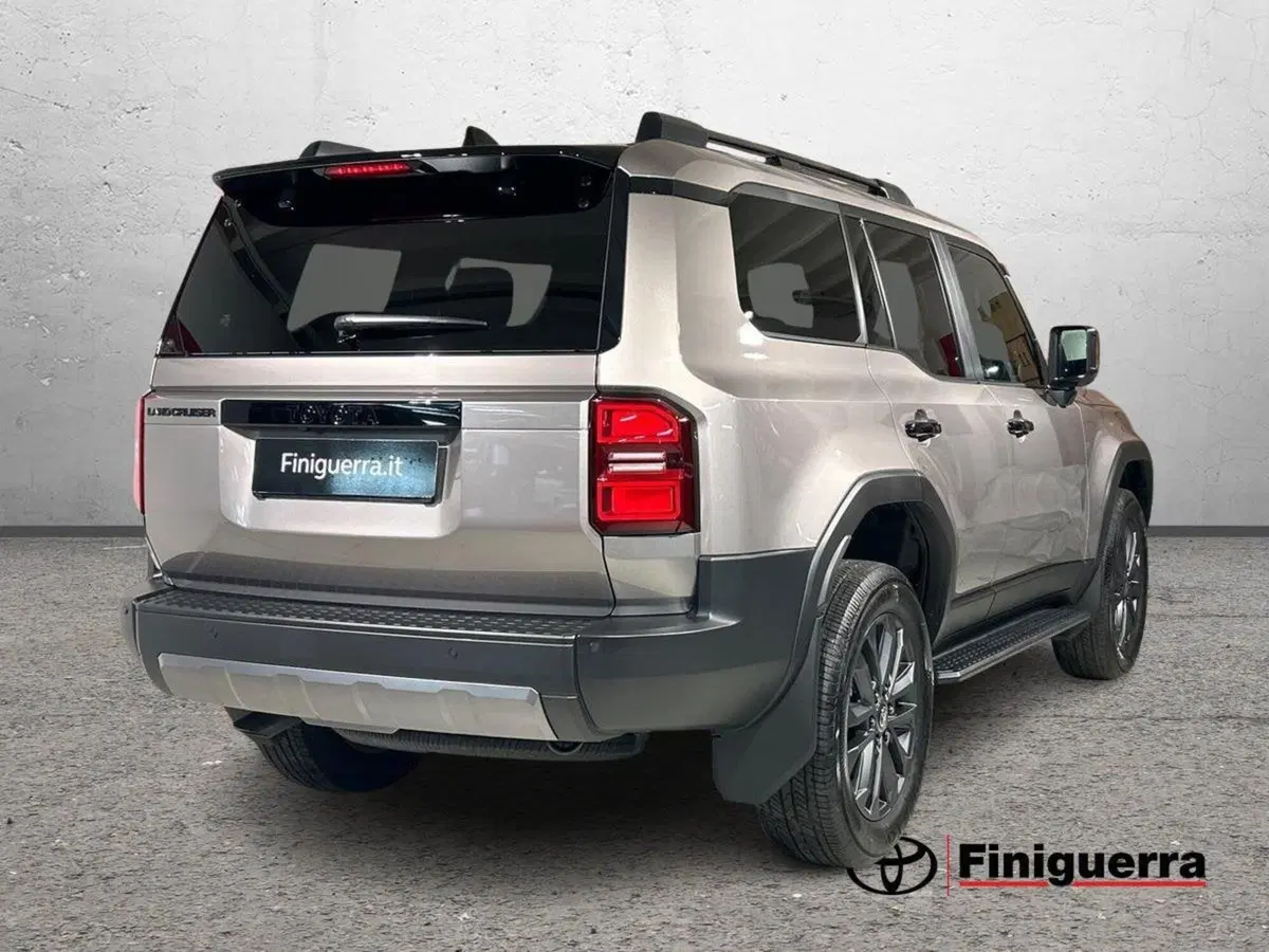 Toyota Land Cruiser nuova a Lecco (4)