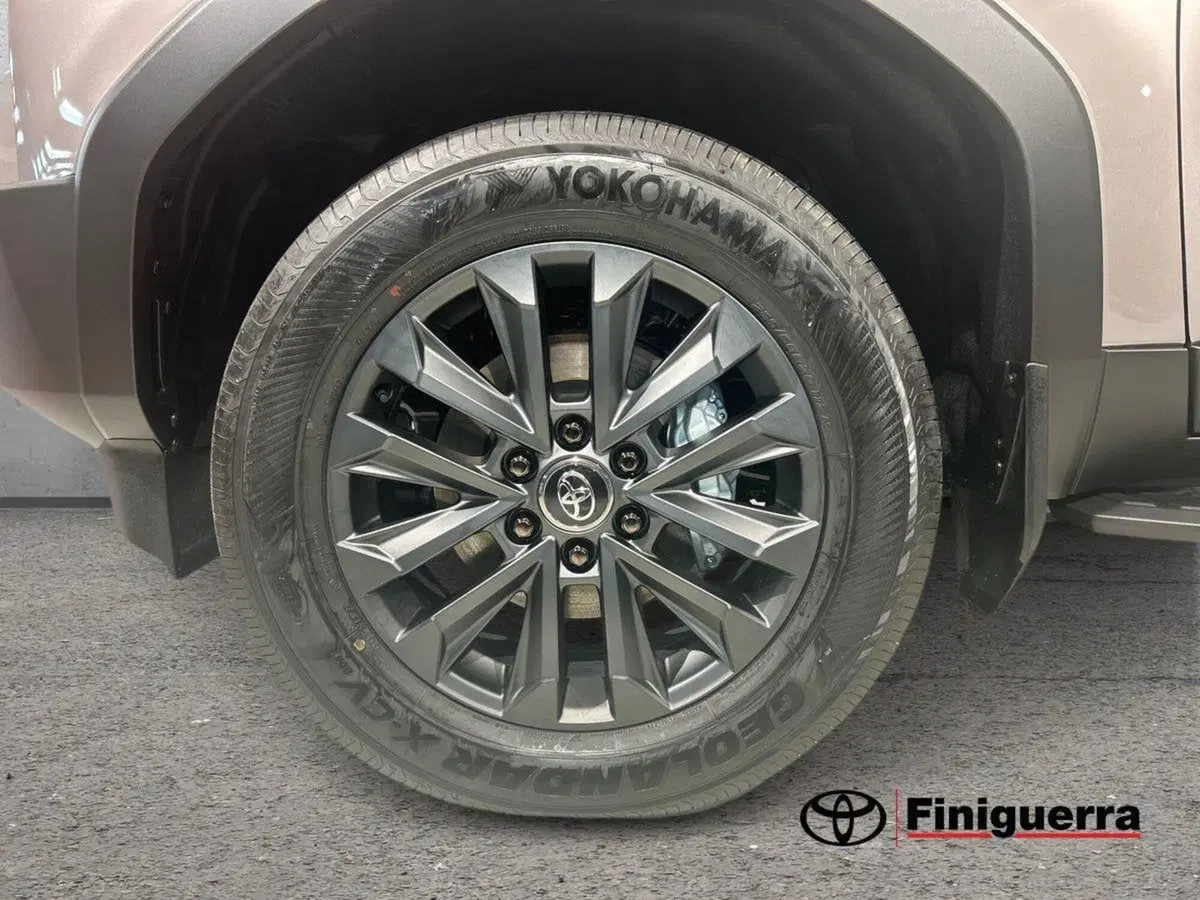 Toyota Land Cruiser nuova a Lecco (7)