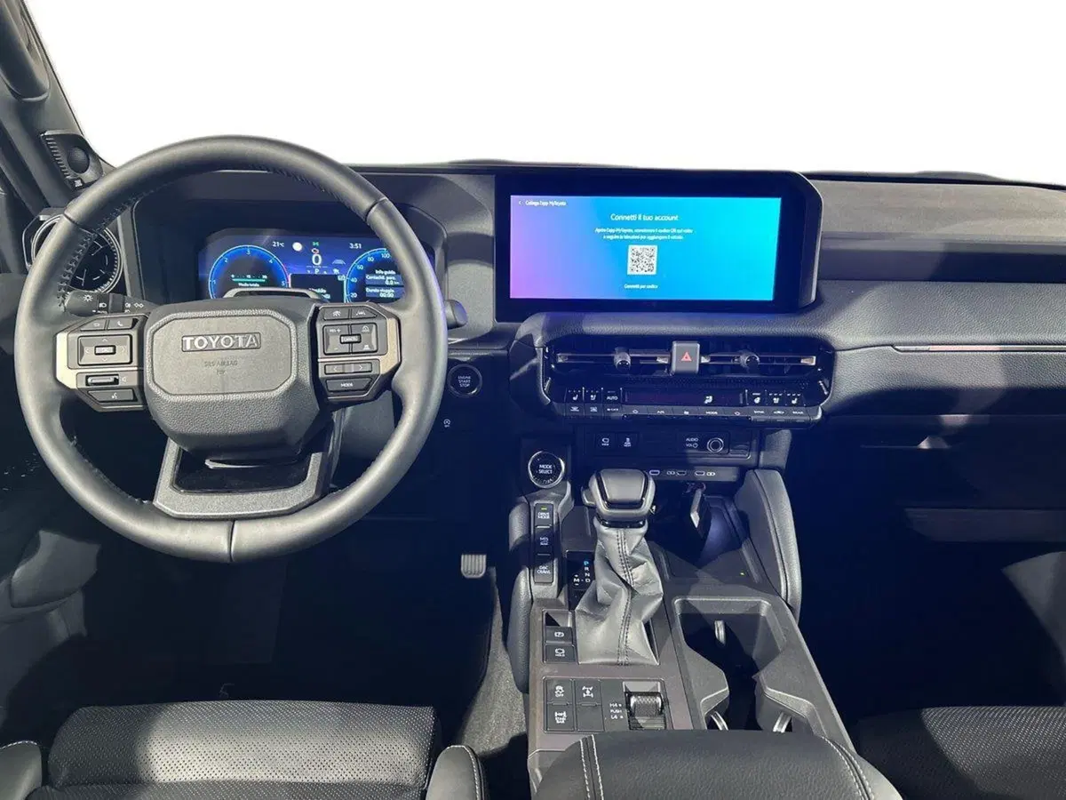 Toyota Land Cruiser nuova a Lecco (8)