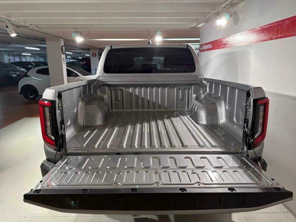 Toyota Hilux nuova a Lecco (12)