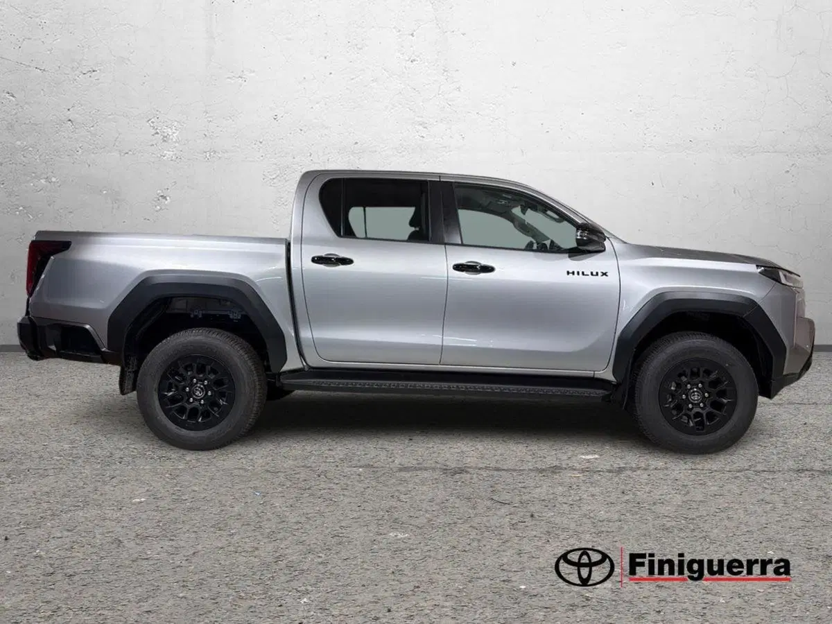 Toyota Hilux nuova a Lecco (5)