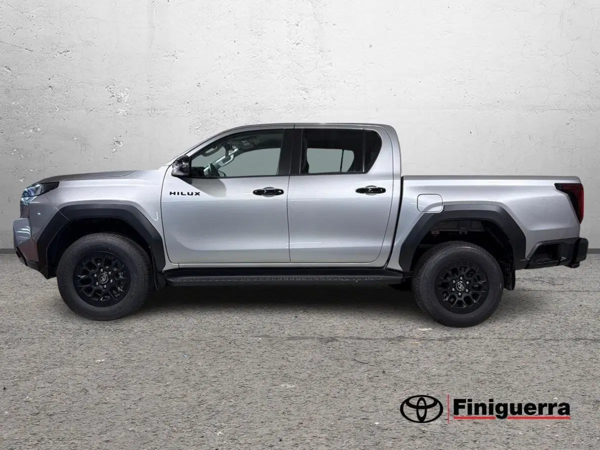 Toyota Hilux nuova a Lecco (6)