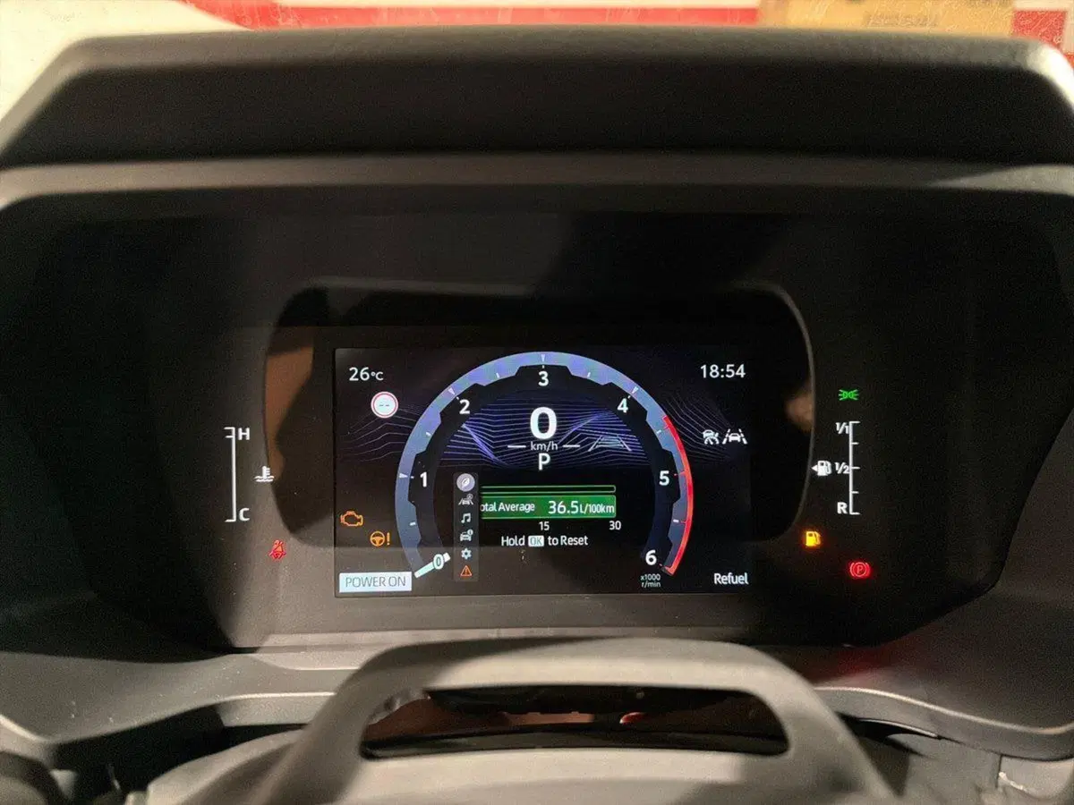 Toyota Hilux nuova a Lecco (9)