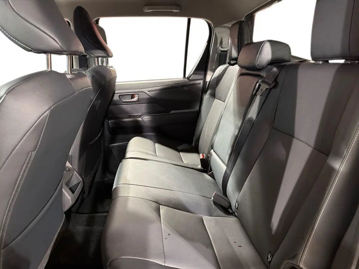 Toyota Hilux nuova a Lecco (11)