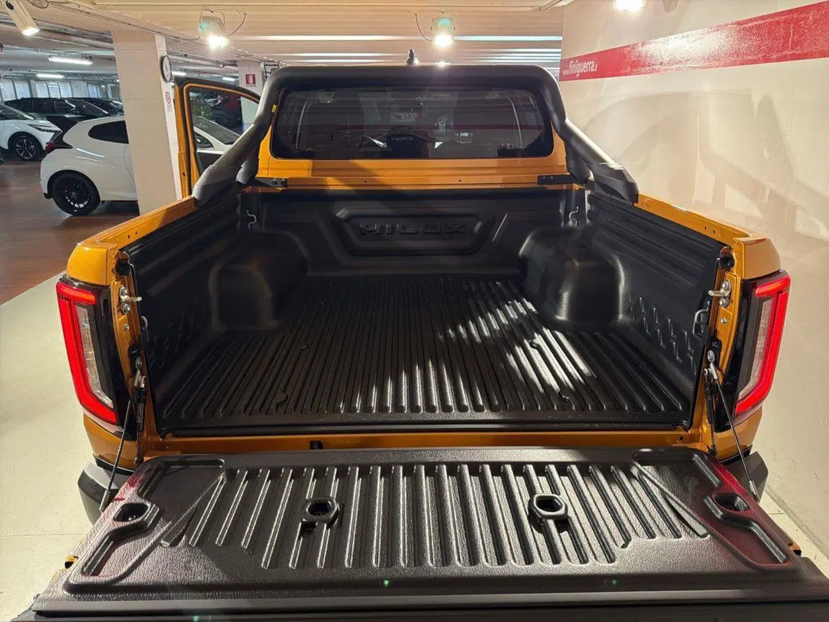 Toyota Hilux nuova a Lecco (12)