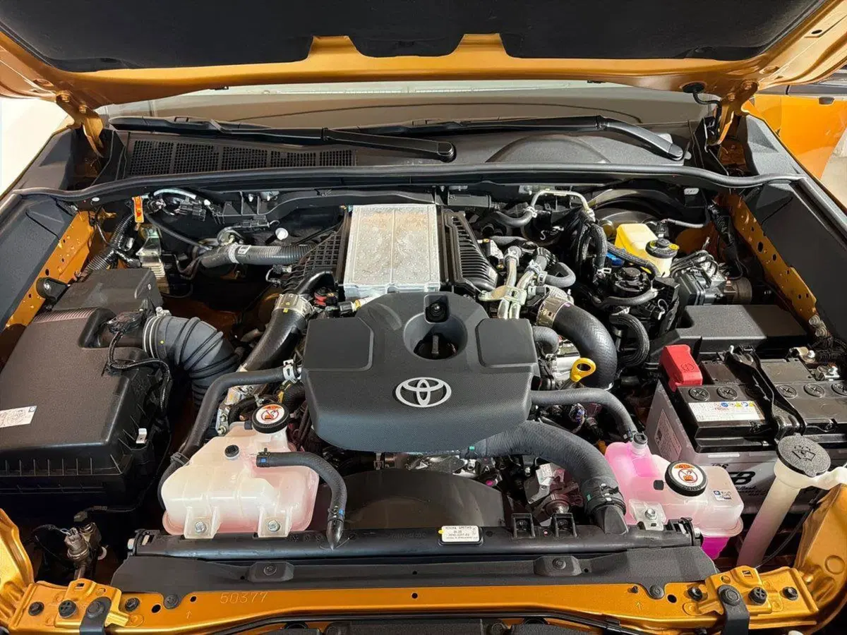 Toyota Hilux nuova a Lecco (17)