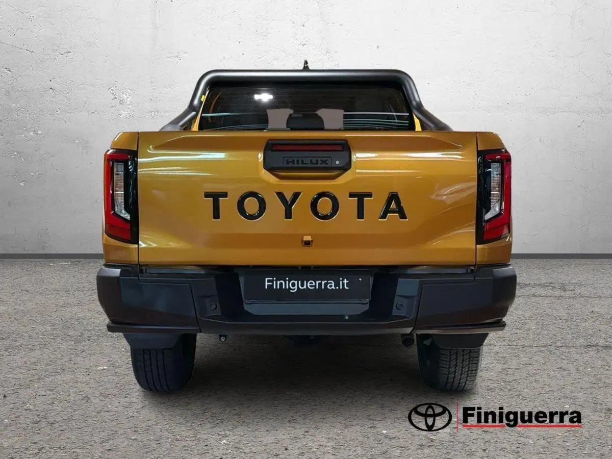 Toyota Hilux nuova a Lecco (3)