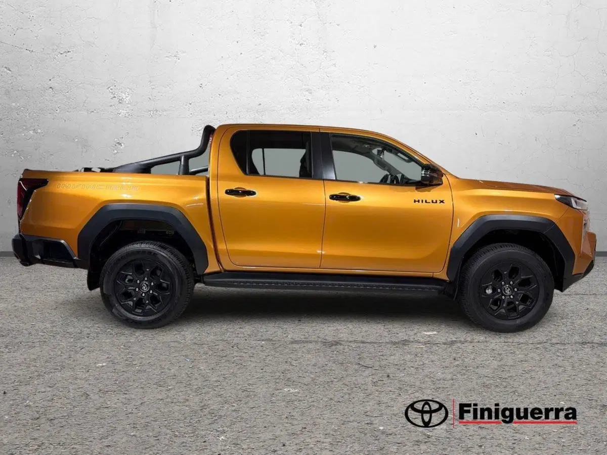 Toyota Hilux nuova a Lecco (5)