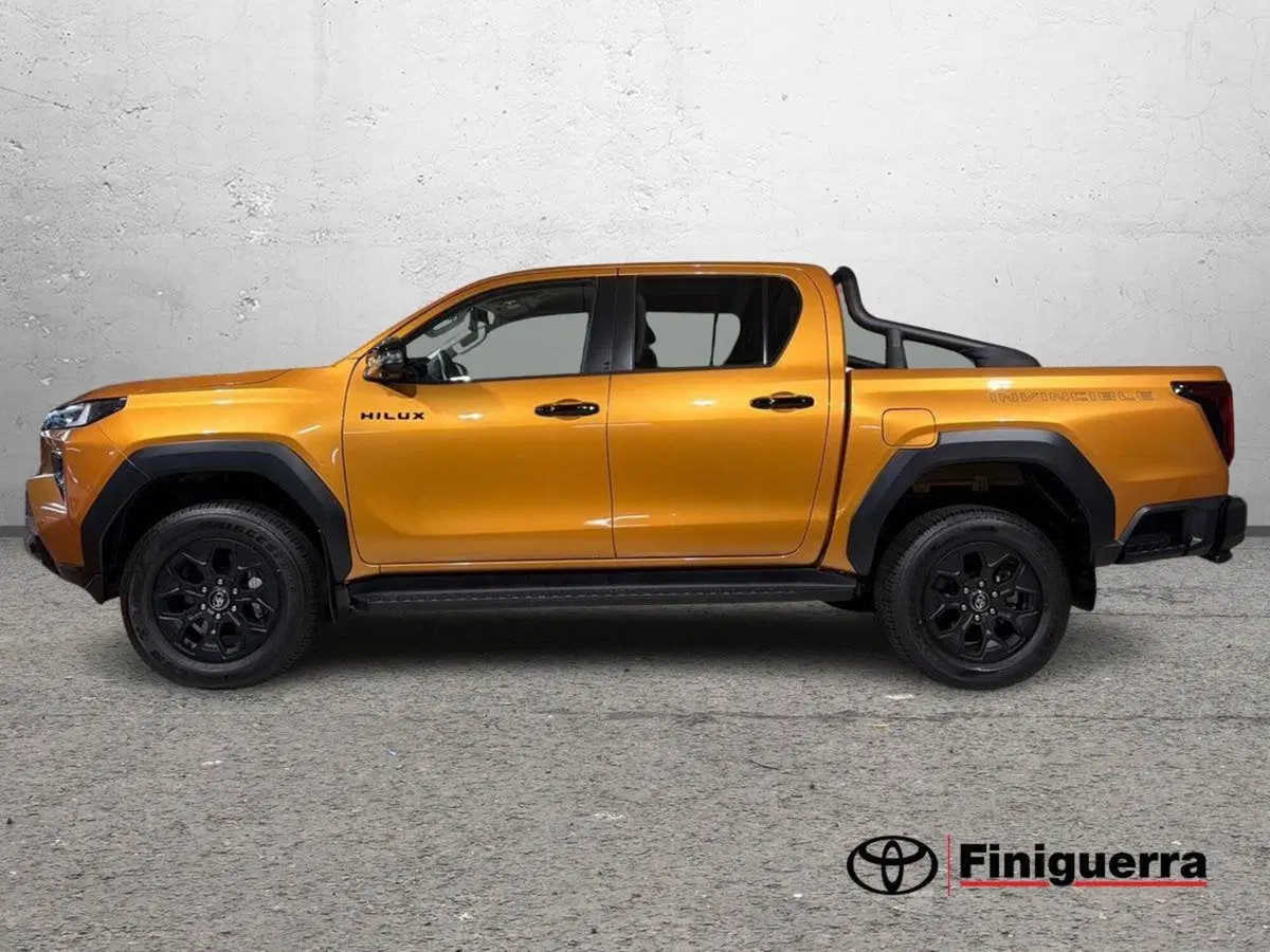 Toyota Hilux nuova a Lecco (6)