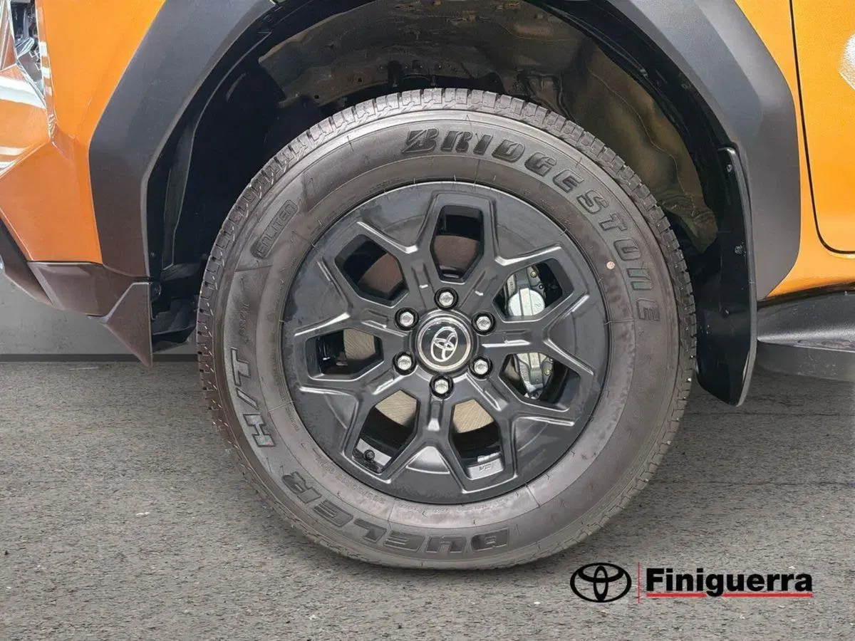 Toyota Hilux nuova a Lecco (7)