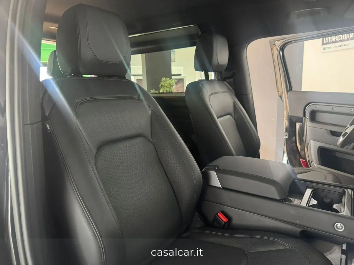 Land Rover Defender usata a Salerno (18)