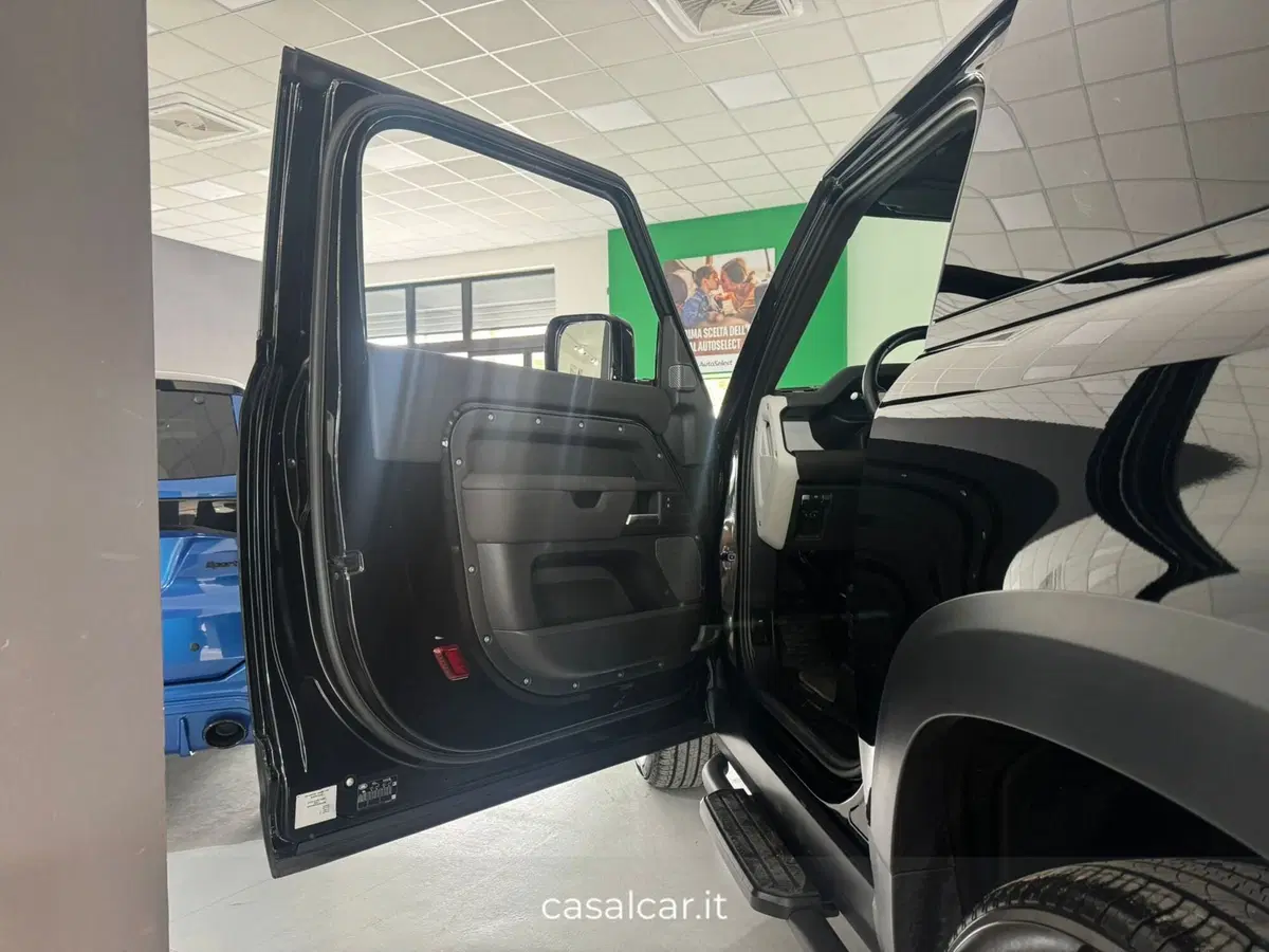 Land Rover Defender usata a Salerno (9)
