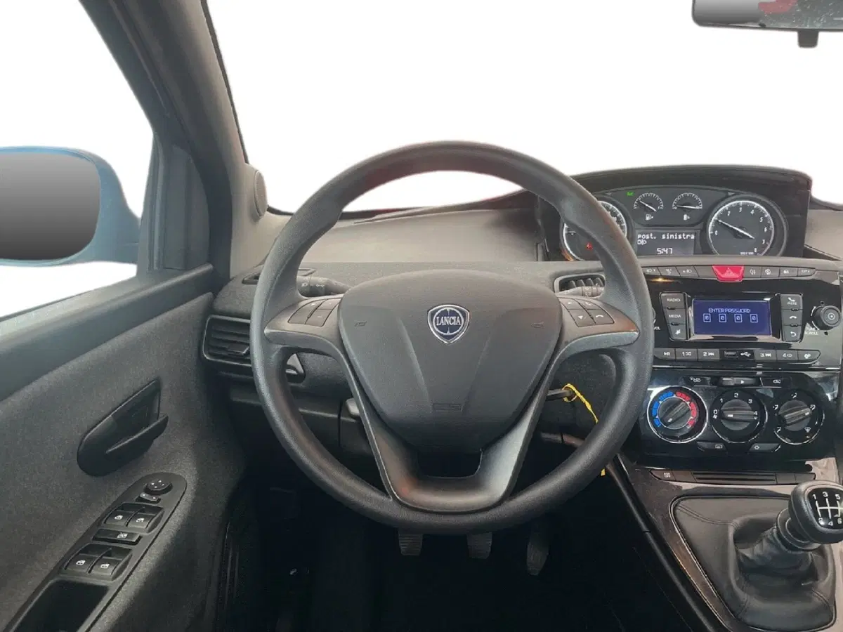 Lancia Ypsilon usata a Torino (10)