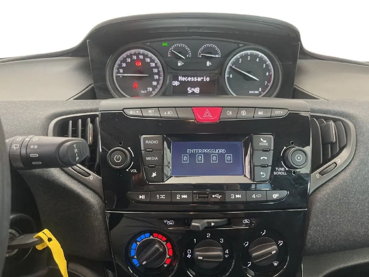 Lancia Ypsilon usata a Torino (12)
