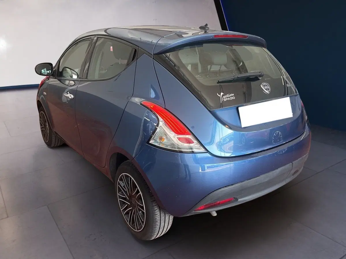 Lancia Ypsilon usata a Torino (4)
