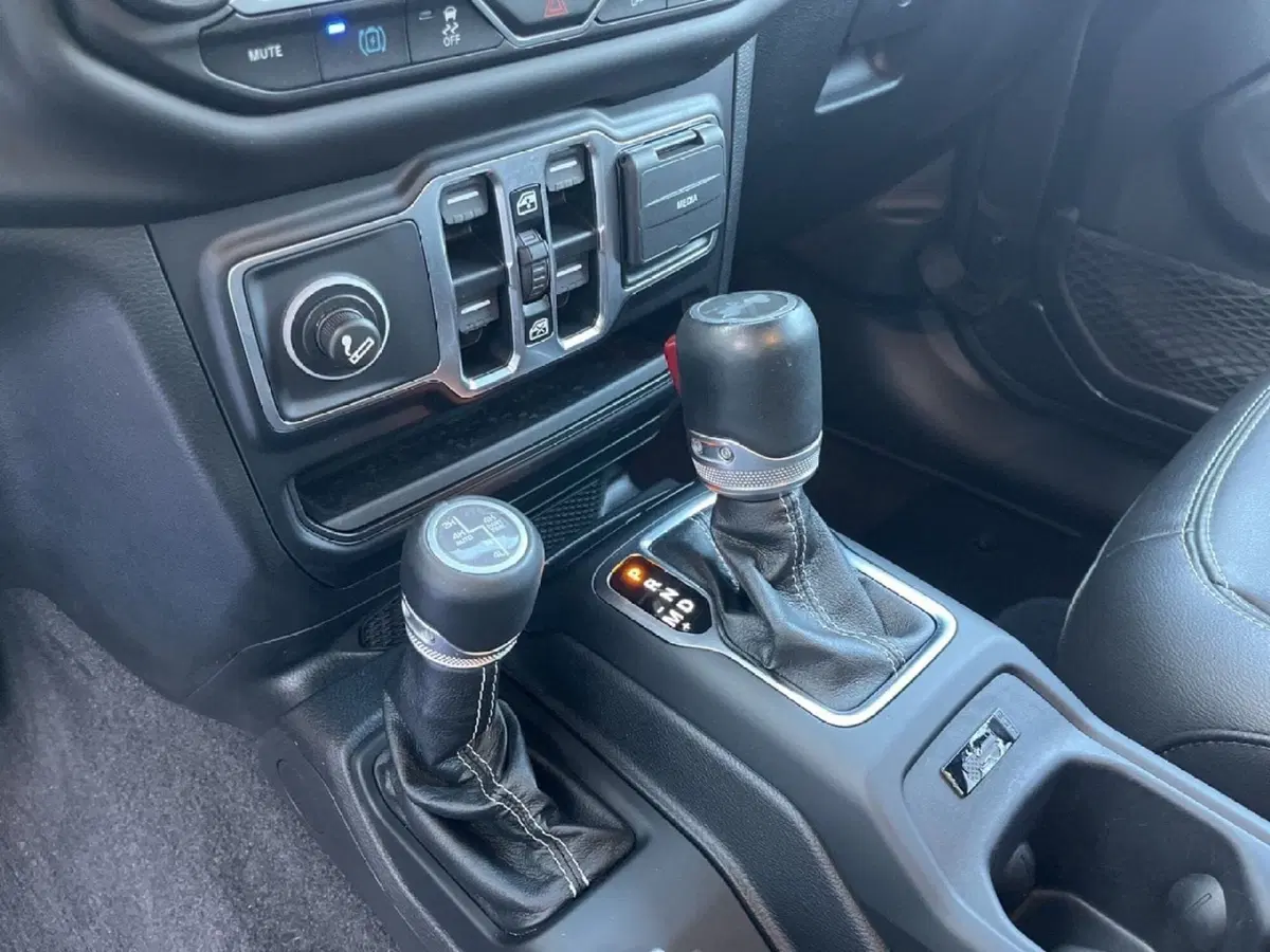 Jeep Wrangler Unlimited usata a Torino (12)