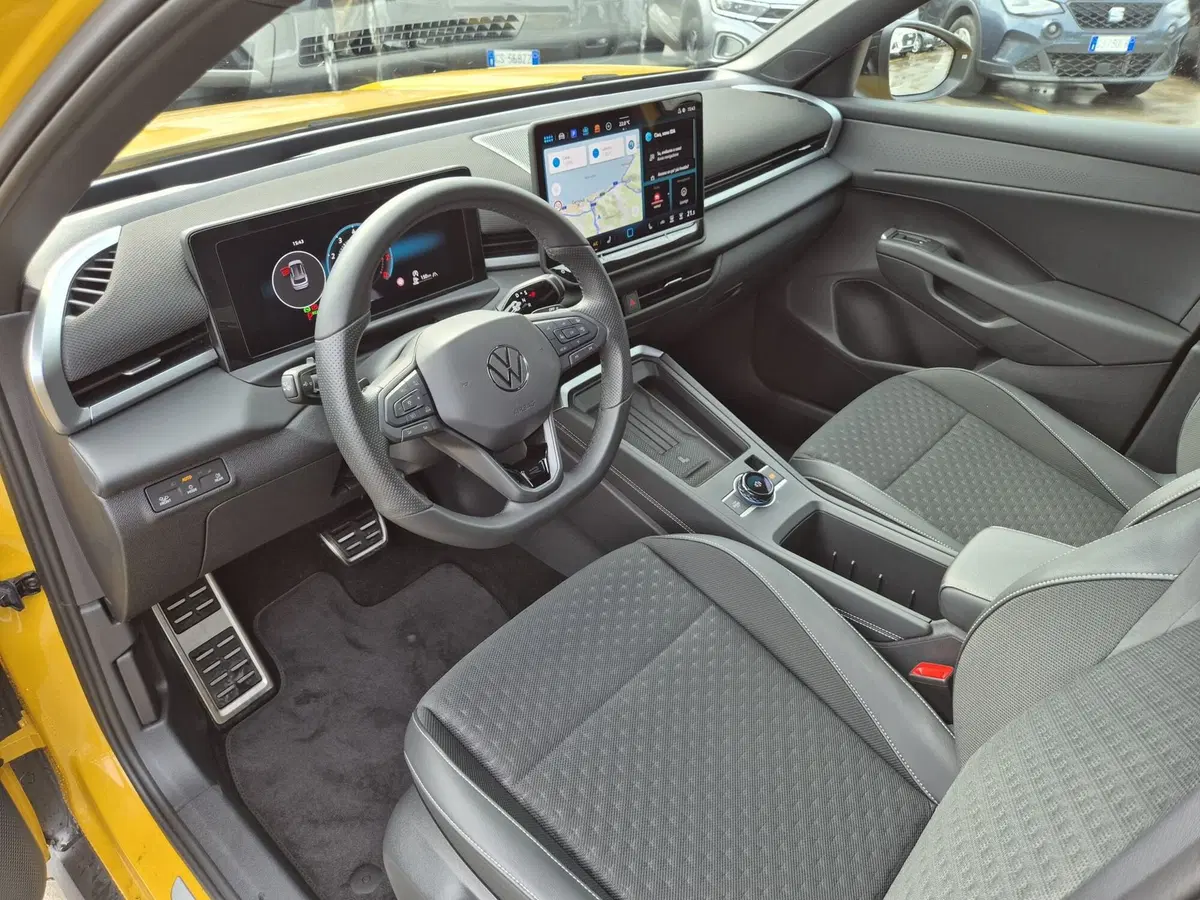 Volkswagen T-Roc usata  (6)