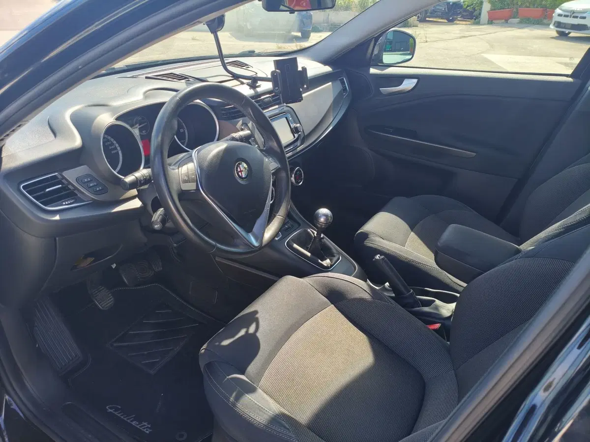 Alfa Romeo Giulietta usata a Matera (13)