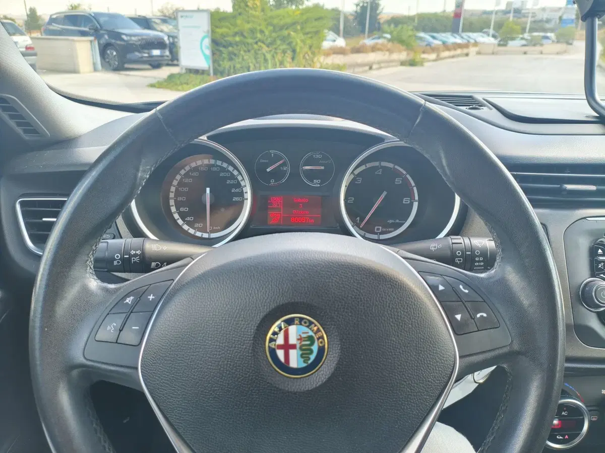 Alfa Romeo Giulietta usata a Matera (19)