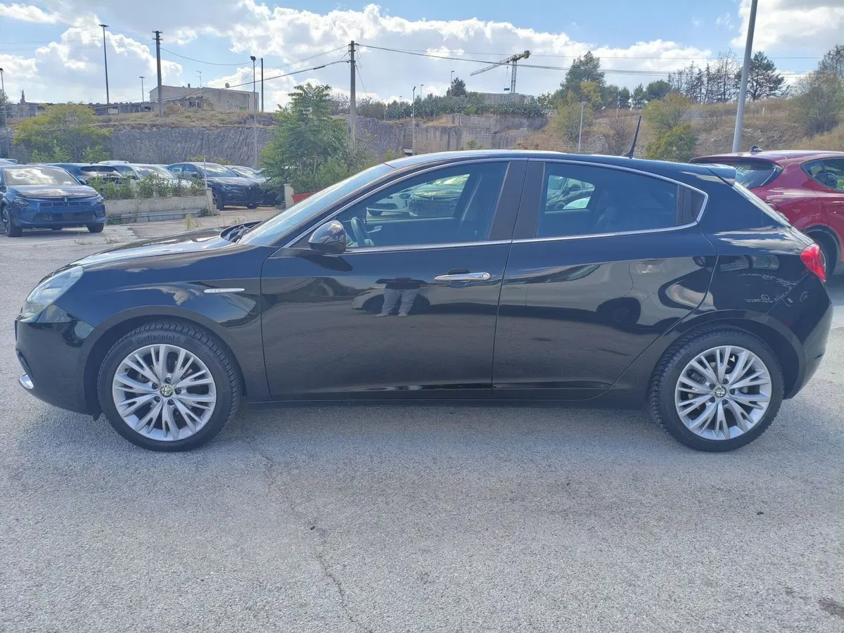 Alfa Romeo Giulietta usata a Matera (2)