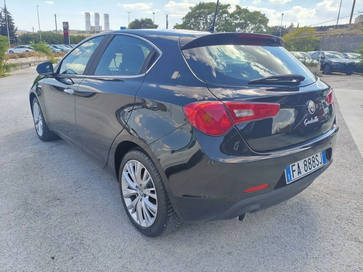 Alfa Romeo Giulietta usata a Matera (3)