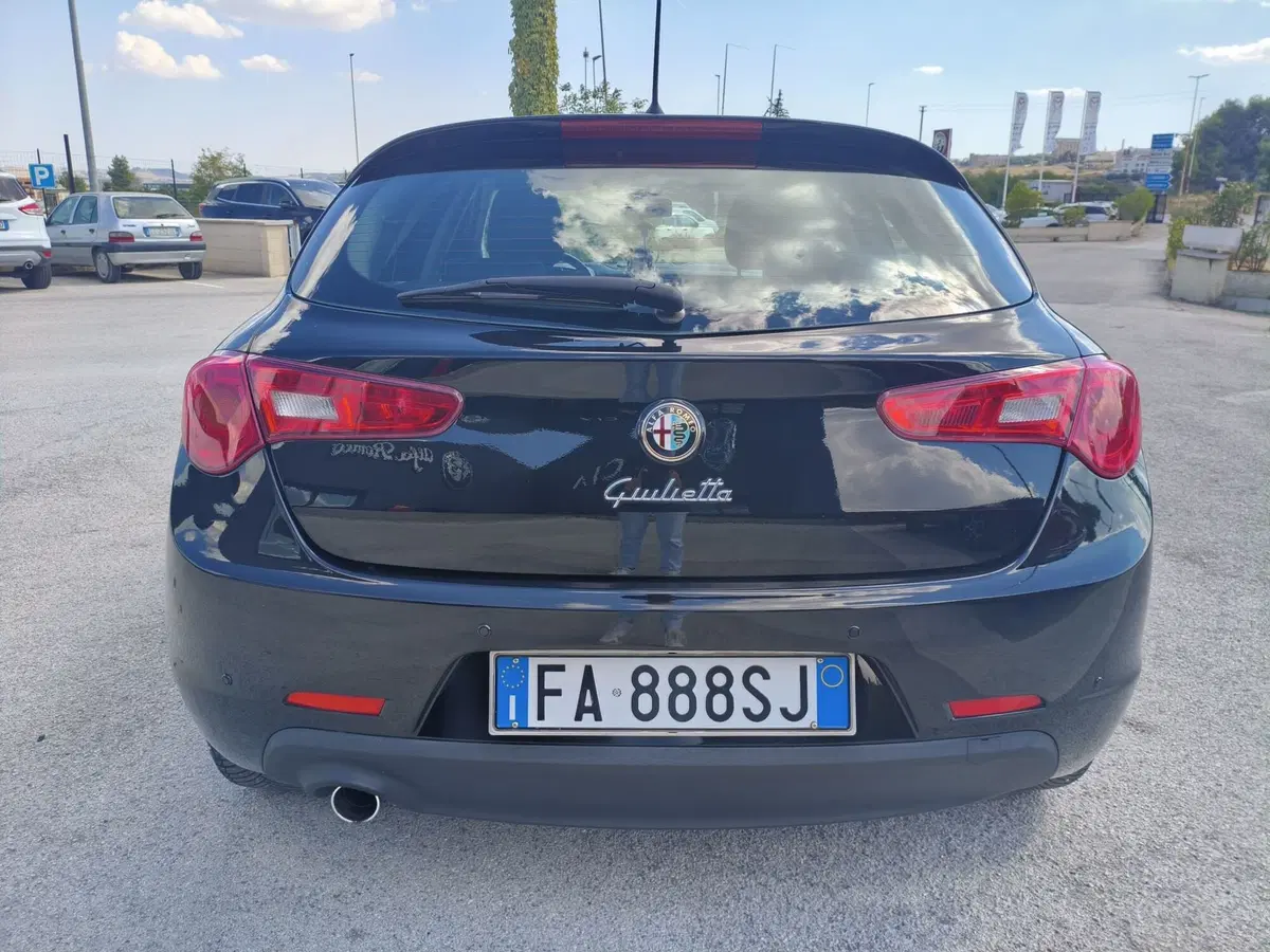 Alfa Romeo Giulietta usata a Matera (4)