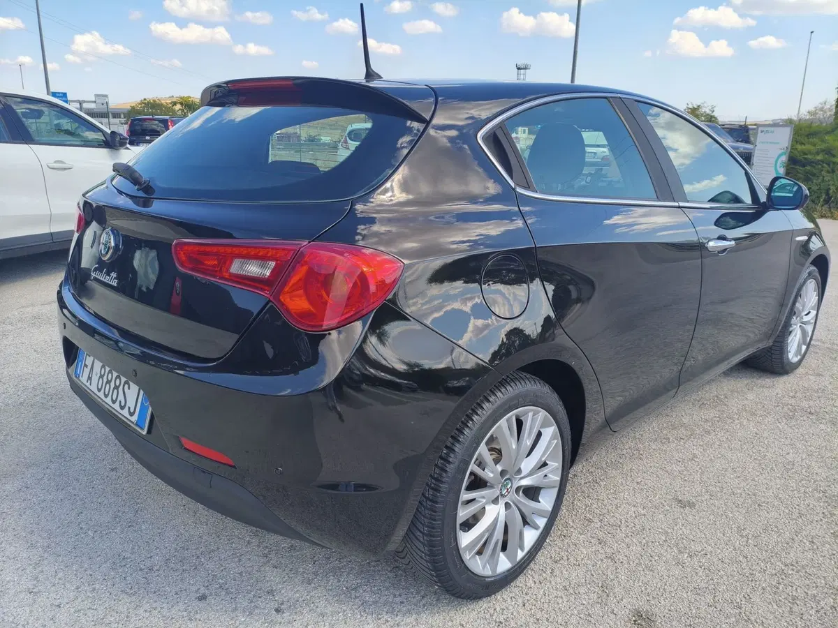 Alfa Romeo Giulietta usata a Matera (5)
