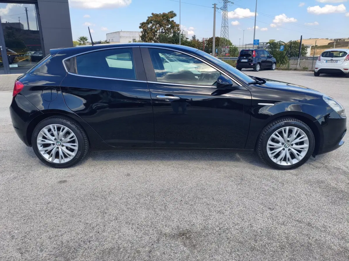 Alfa Romeo Giulietta usata a Matera (6)
