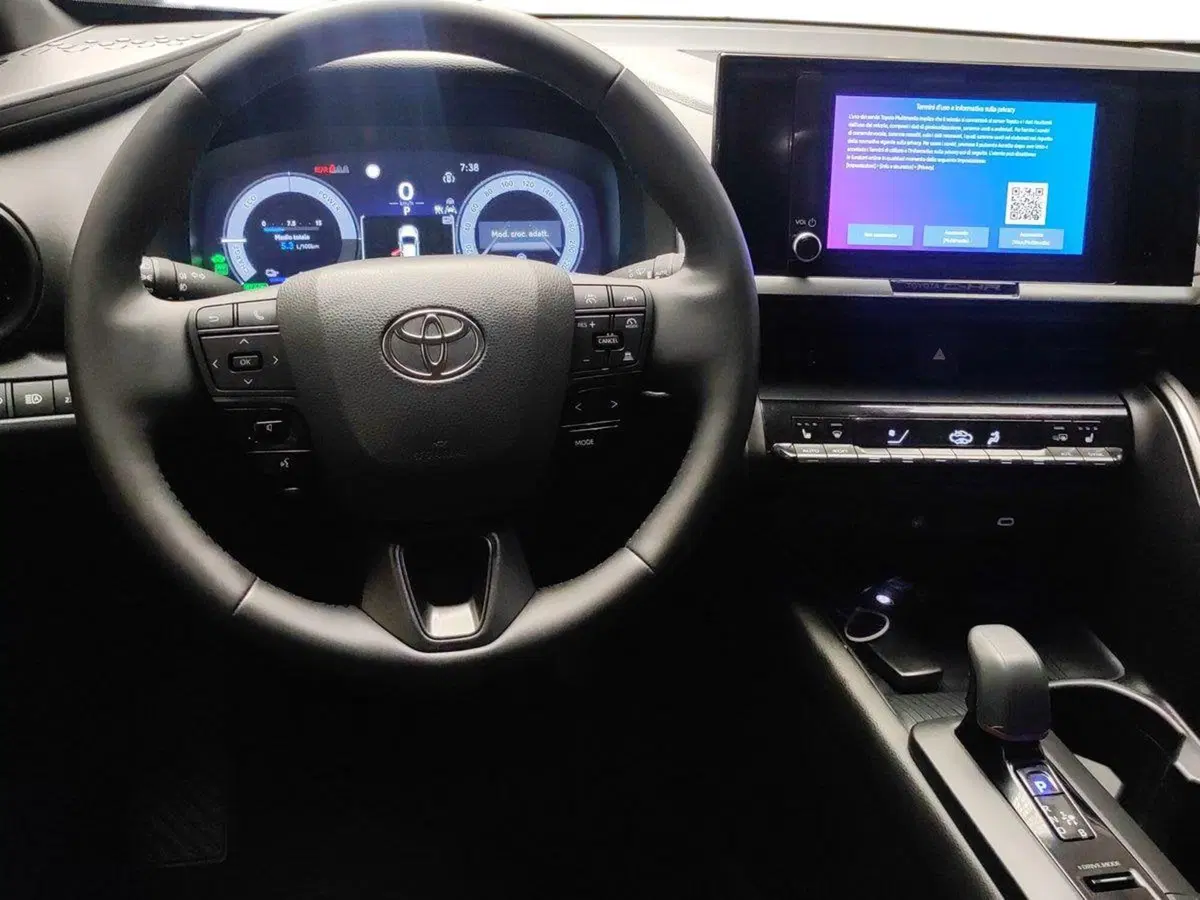 Toyota Toyota C-HR usata a Milano (8)