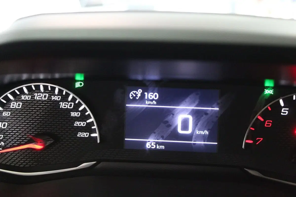 Peugeot 208 nuova a Cremona (11)