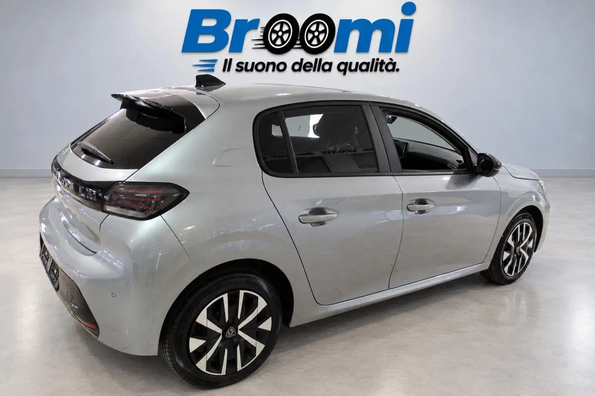 Peugeot 208 nuova a Cremona (5)