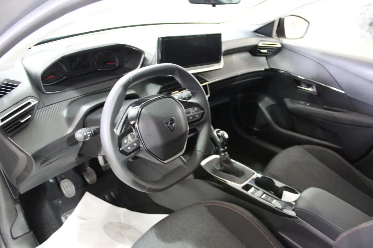 Peugeot 208 nuova a Cremona (8)