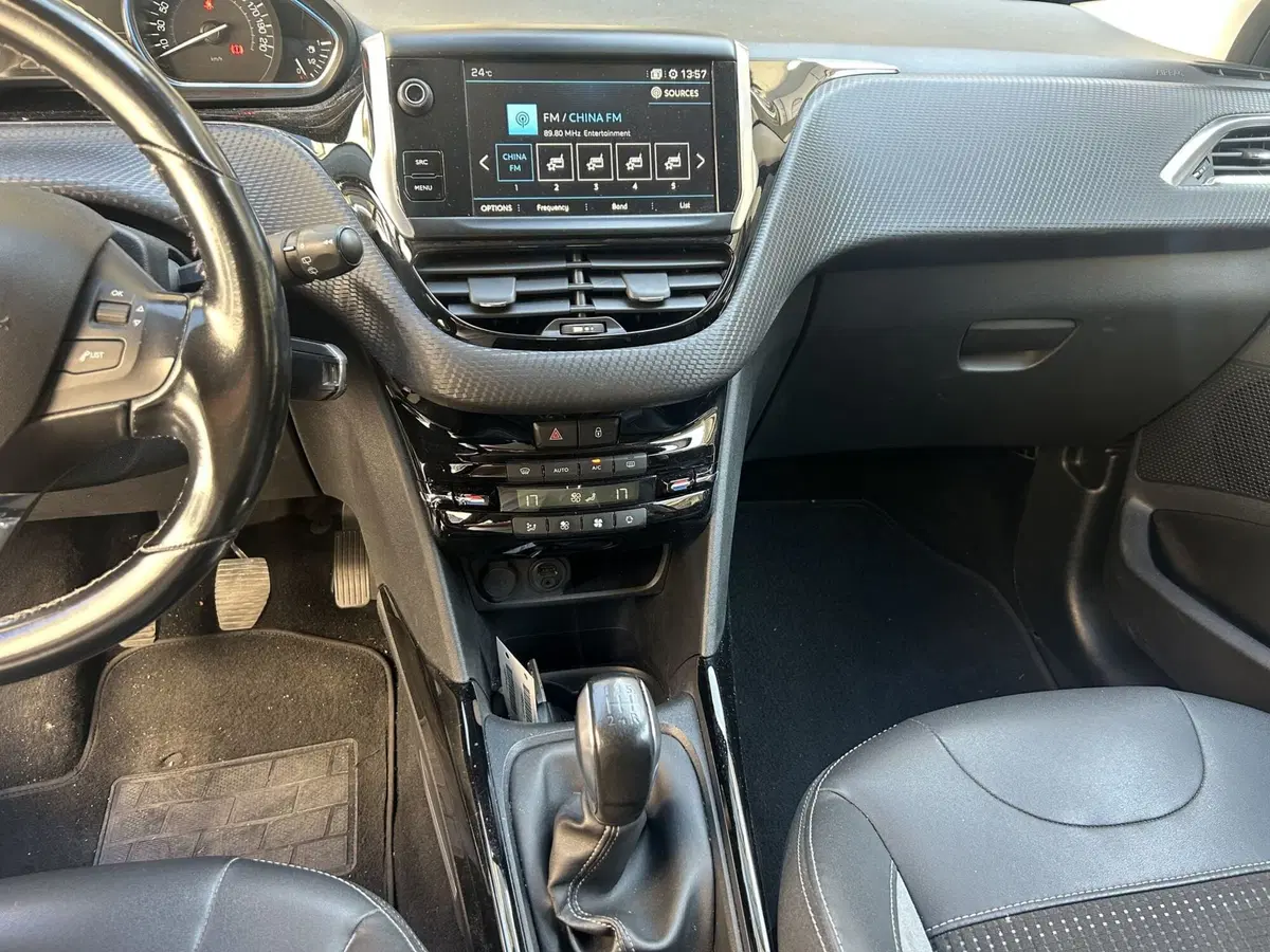 Peugeot 2008 usata a Milano (10)