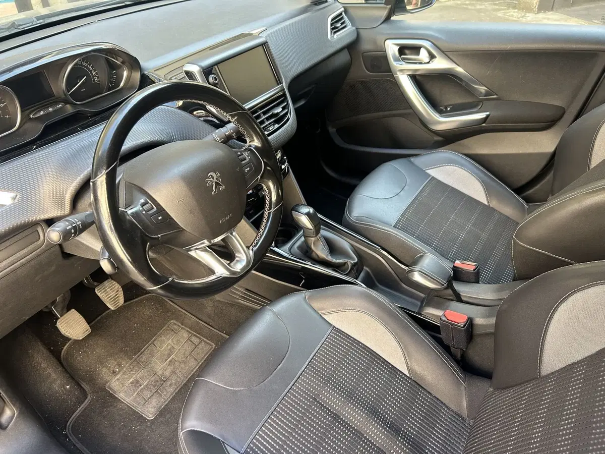Peugeot 2008 usata a Milano (11)