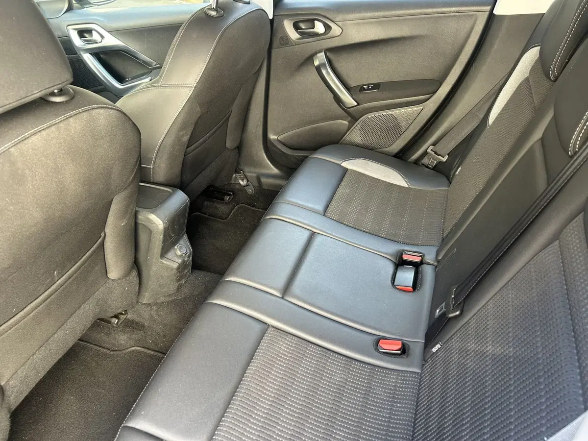 Peugeot 2008 usata a Milano (12)