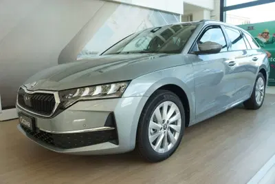 Skoda Octavia Station Wagon 2.0 tdi Executive 150cv dsg nuova a Torino