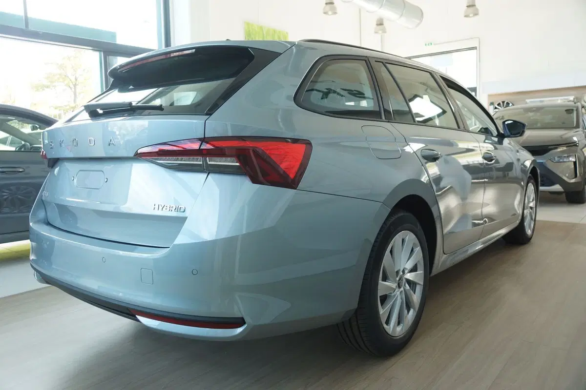 Skoda Octavia Station Wagon nuova a Torino (10)