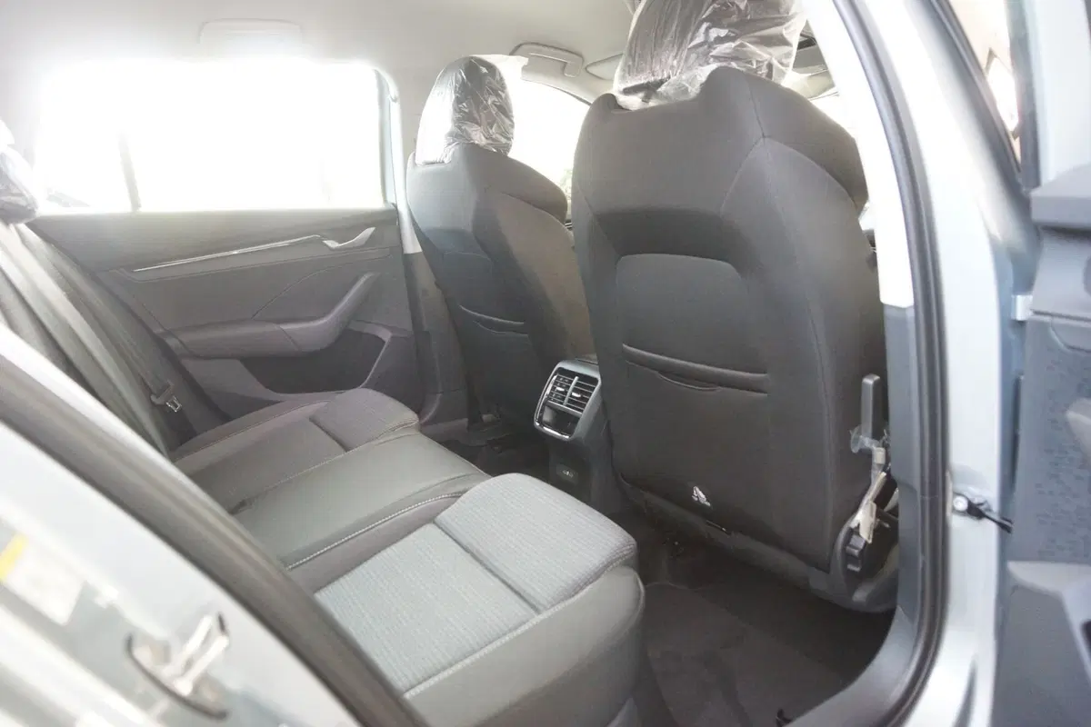 Skoda Octavia Station Wagon nuova a Torino (16)