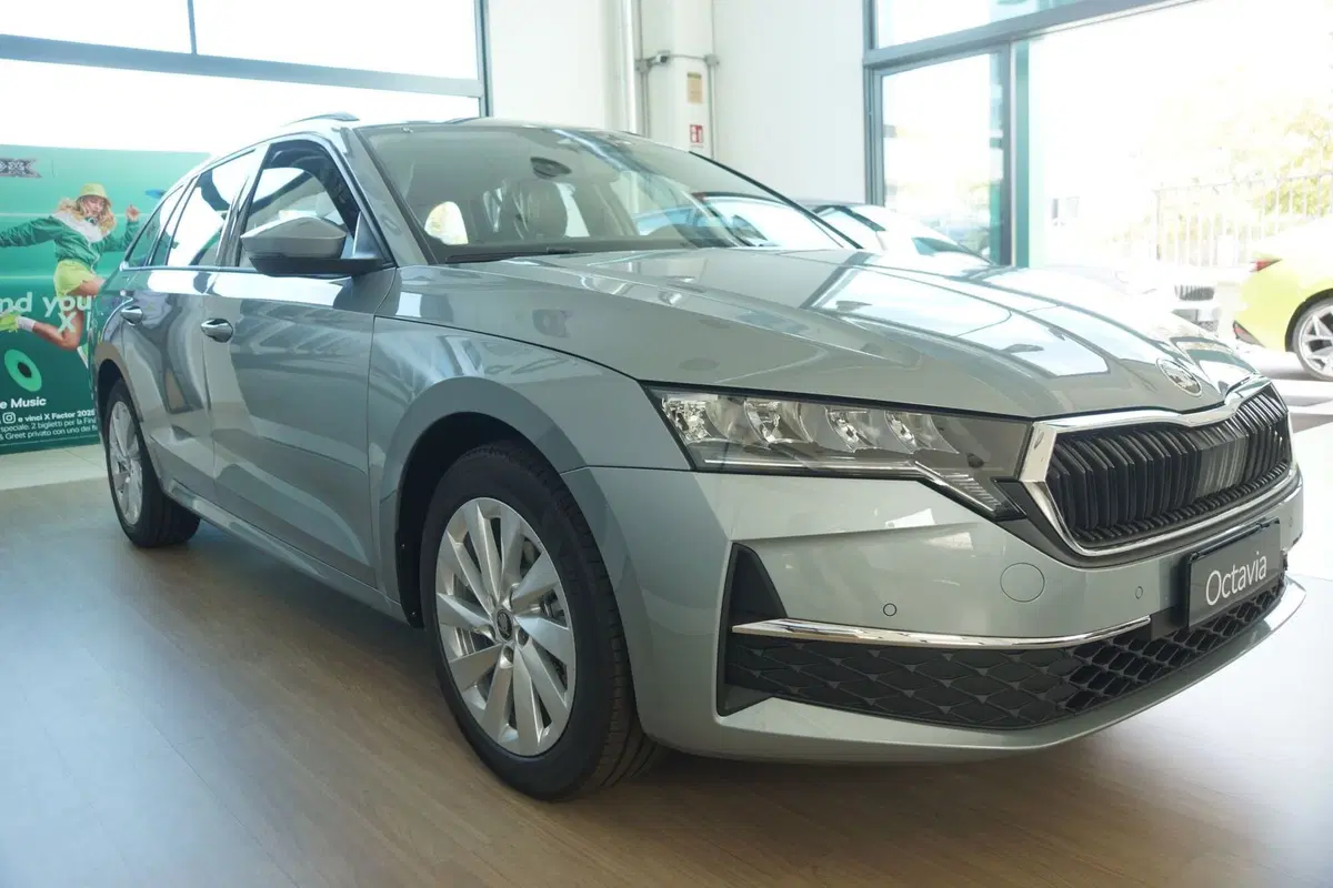 Skoda Octavia Station Wagon nuova a Torino (6)