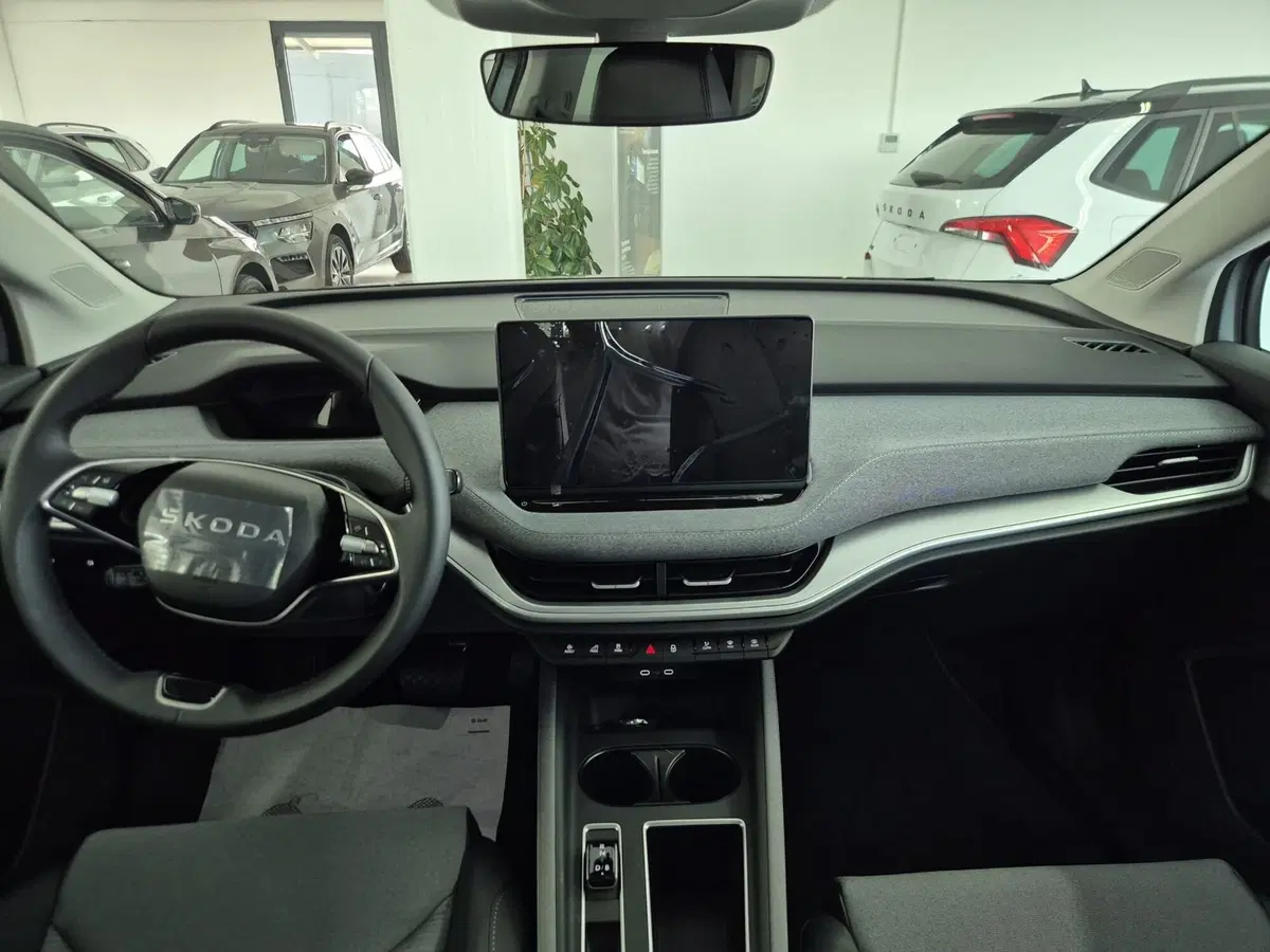 Skoda Enyaq nuova a Torino (15)